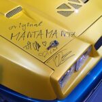 Autogramme von Tina Ruland und Til Schweiger auf der Motorhaube