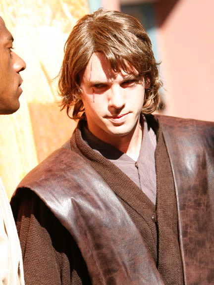 Von Star Wars - 2007 Disney Weekends #3: Anakin Skywalker, CC BY 2.0, https://commons.wikimedia.org/w/index.php?curid=56951735