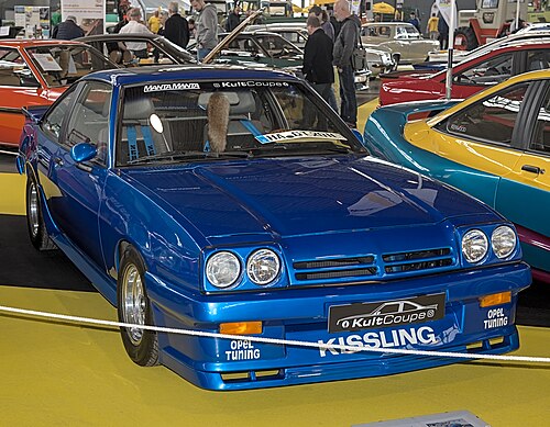 Opel Manta B aus dem Film „Manta Manta“ im Haus der Geschichte in Bonn Opel Manta B aus dem Film „Manta Manta“ im Haus der Geschichte in Bonn